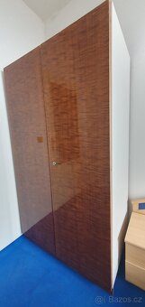 Šatní skříň se zrcadlem - 2