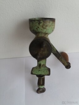 Mlýnky na mák. - 2