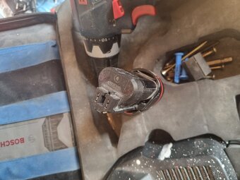 Vrtačka BOSCH GSR 10,8 li-2 s malou vadou - 2