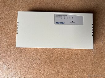 5portový switch Repotec 10/100 Mbps – funkční - 2