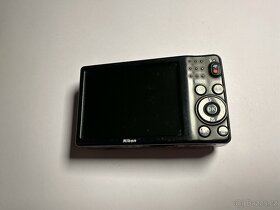 Nikon Coolpix L25 - vada na LCD - 2