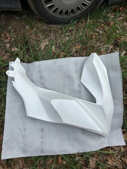 Honda PCX125, boční pravý plast (64501-K1Z-J10ZE) - 2