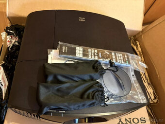 Sony VPL-VW570ES beamer 4k uhd 3D High-end Beamer - 2