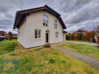 Pronájem hezkého rodinného domu (196 m2) se zahradou, Praha - 2
