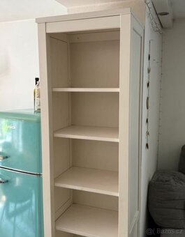 HEMNES VITRÍNA+ KNIHOVNA - 2