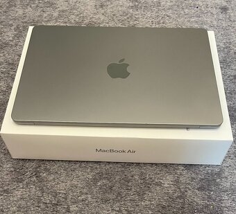 MacBook Air M2 – 16GB RAM, 256GB, baterie 88 % - 2