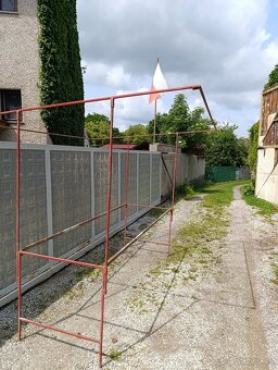 Prodám dva prodejní stánky, kovová konstrukce, bez plachty - 2