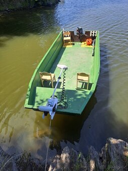 Prodám rybářskou loď včetně dvou motorů a vozíku - 2
