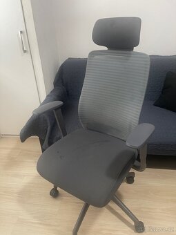 Ergonomická kancelářská židle s opěrkou hlavy – použitá - 2