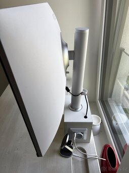 Dětská / studentská pracovna –zakřivený monitor MSI -židle - 2
