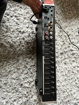 Video střižna Roland V-8HD - 2