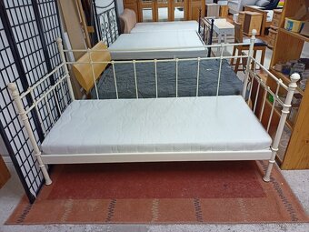 Prodám hezkou postel IKEA Tromsnes 90 x 200 cm - 2