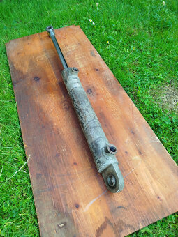 hydraulickou pístnici na třetí bod - 2
