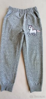 Dvoje tepláky, vel. 122 - 2