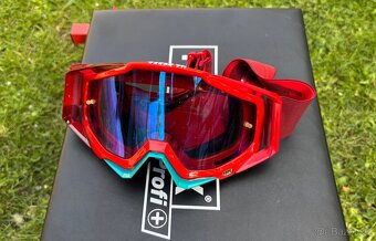 Prodám moto set helma + brýle - 2