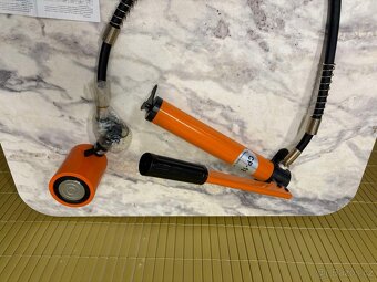 Hydraulická ručni pumpa (102) - 2