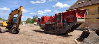 Pronájem drtiče drcený recyklace sutí - 2