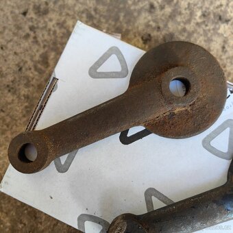 ČZ 175 předvalecna vahadla - 2