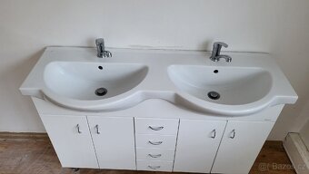 Umyvadlová skříňka dvojumyvadlo. - 2