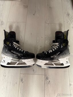 HOKEJOVÉ BRUSLE BAUER HYPERLITE 2 VEĽKOSŤ 6 fit1 - 2