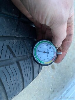 Pneu 215/65/16 - 2