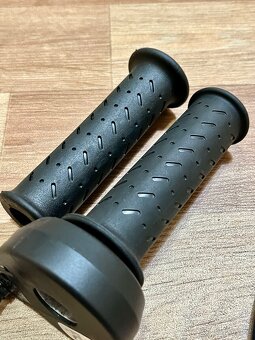 Aprilia Tuareg 660 - Standart Grips - 2