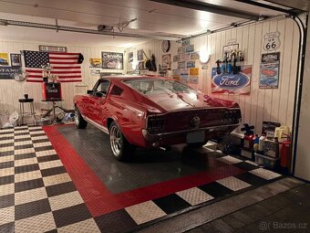 Krásný Ford Mustang Fastback z roku 1967 - 2