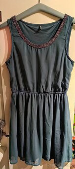 Společenské šaty s korálky Only - 2