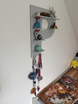 Polička ve tvaru písmene "P" - 2