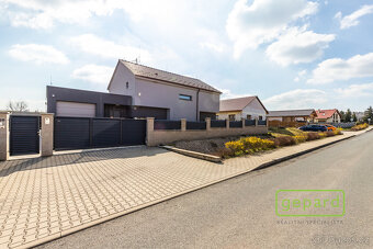 Prodej rodinného domu 182 m2, pozemek 1079 m2 - 2