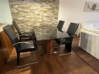Jídelní set – skleněný stůl + 4 židle - 2