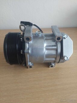 Kompresor klimatizace JCB 320/08562-A - 2