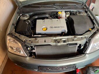 Opel Vectra 1,8 limuzína r.v.2003 - 2