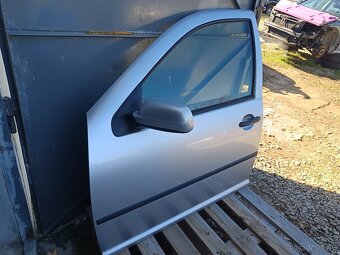 Prodám  Kompletní DVEŘE LEVÉ PŘEDNÍ  VW GOLF IV 4 2000kč - 2