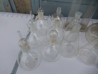 Sklo laboratorní, chemické, konvolut, větší množství - 2