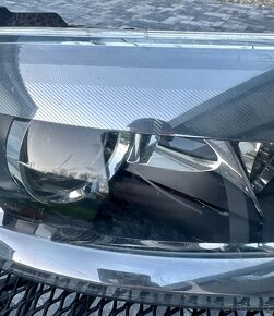 Světlomet Audi Q7 2008 - 2