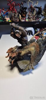 Witcher III Wild Hunt - socha Geralt Battling a Griffin - 2