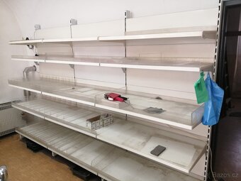 Kovový prodejní regál - 2