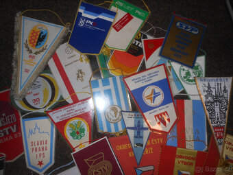 Retro vlaječky - 31x - 2