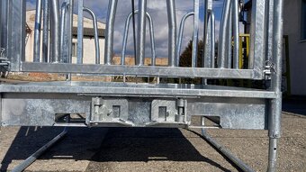 Příkrmiště hranaté - 2