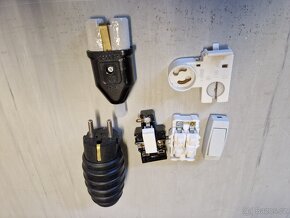 Zásuvky,zástrčky, síťové šňůry, acidurky - 2