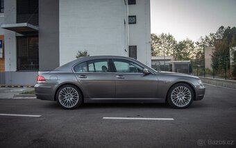 BMW 750i E65 V8 270kw - 2