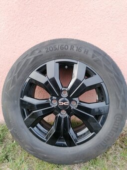 Originální disky a letní pneu na Dacia Jogger - 2