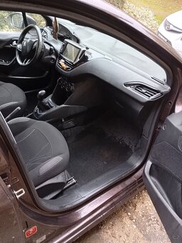 Peugeot 208 - 2
