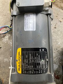 Prodám elektromotory s prevodovkou - 2