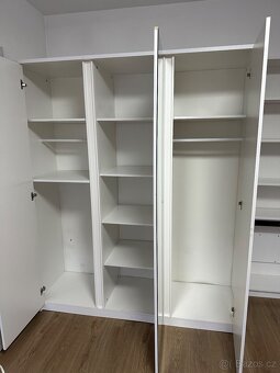 Šatní skříň se zrcadlem - 2