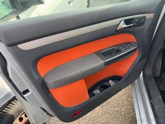 Vw touran 2010 interiér - 2