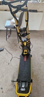 Prodám elektrokoloběžku Kaabo Wolf King Plus – í
- 2