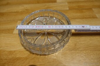 Těžká broušená miska z lisovaného skla – Ø 15 cm – retro - 2