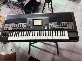 Yamaha PSR-9000 V2 61-Key Arranger Workstation - 2
